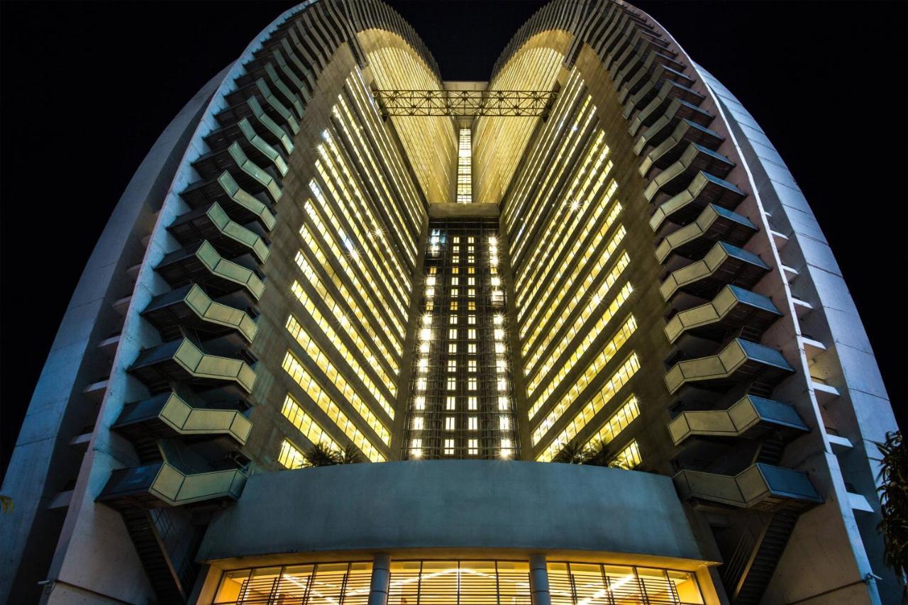 Jw 메리어트 파나마 호텔 파나마시티 외부 사진 The hotel at night