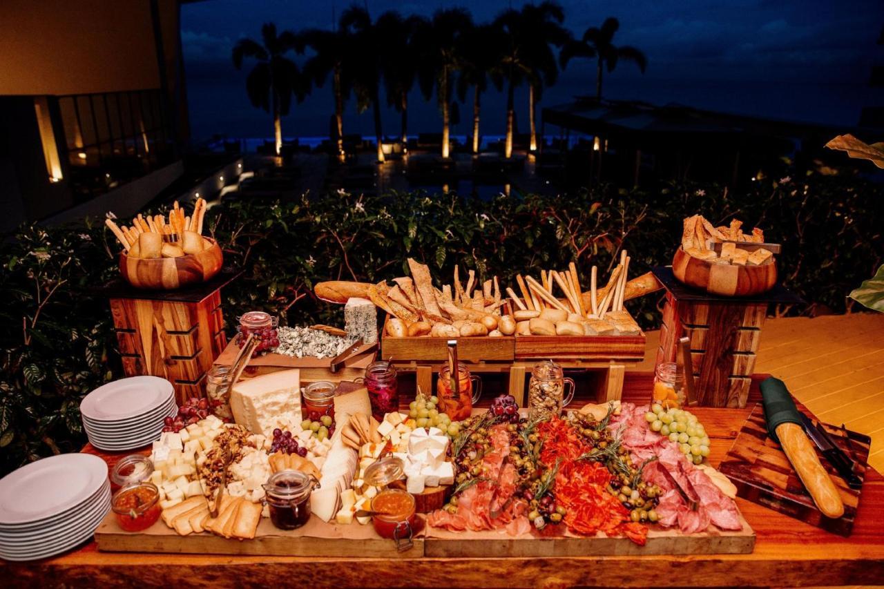 Jw 메리어트 파나마 호텔 파나마시티 외부 사진 A cheese and cold cuts display