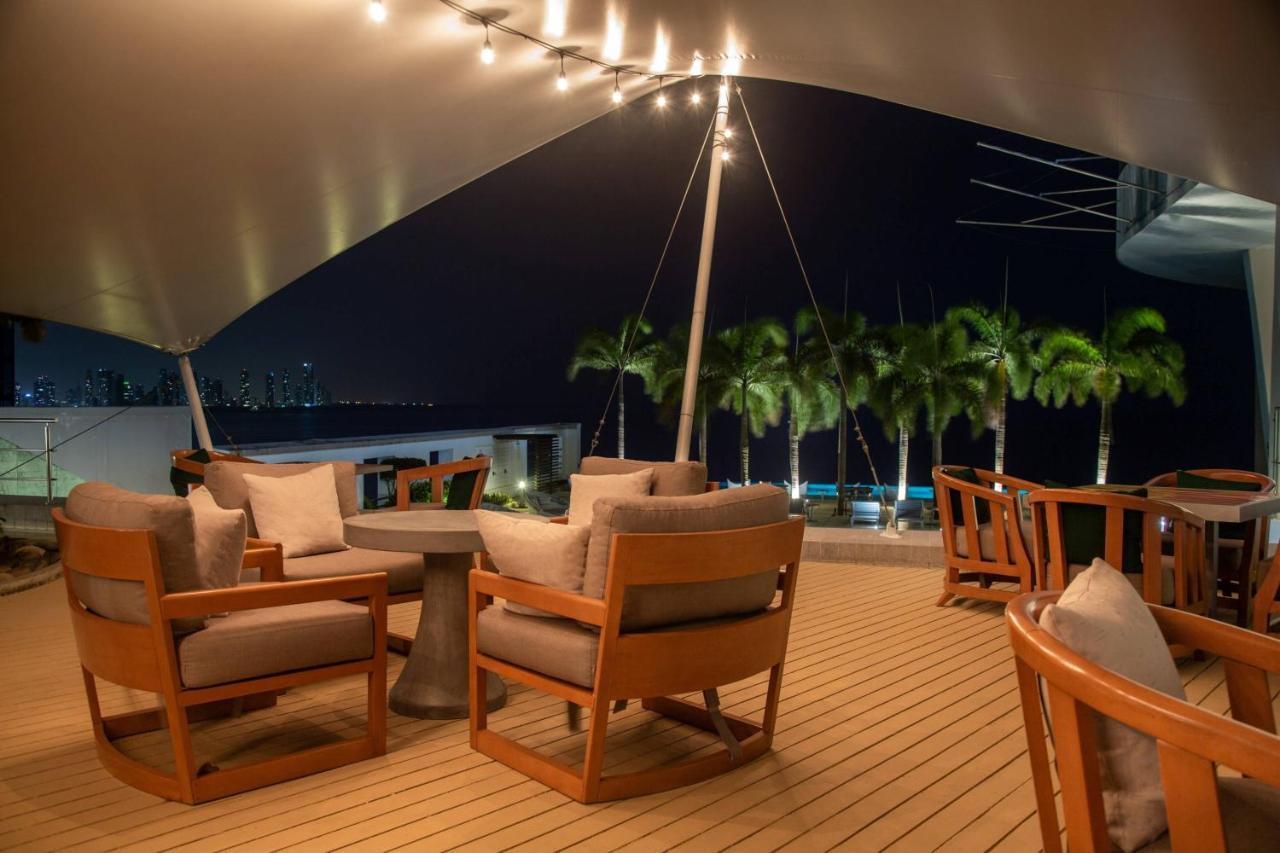 Jw 메리어트 파나마 호텔 파나마시티 외부 사진 The deck of the Regent Seven Seas Mariner
