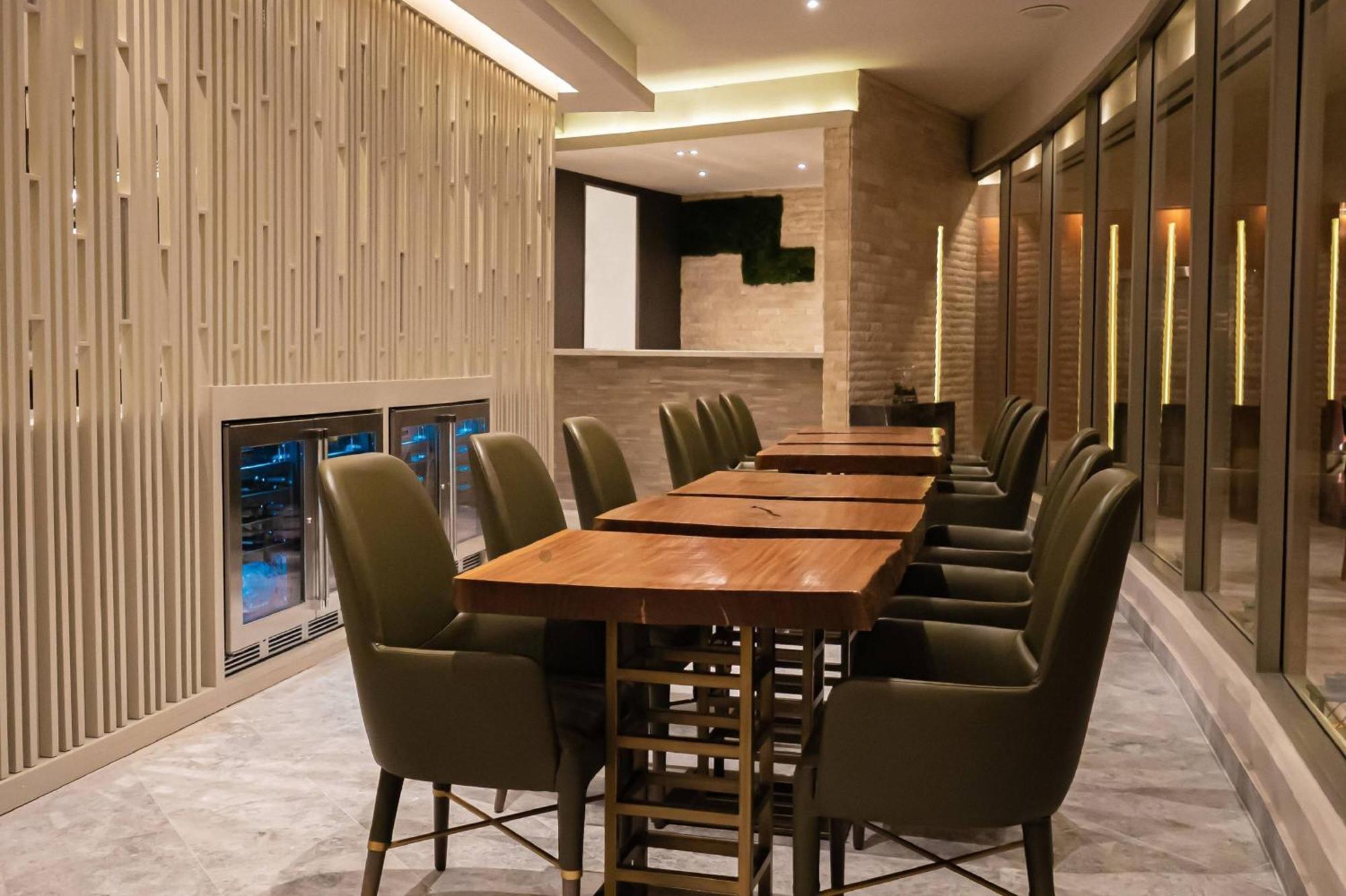 Jw 메리어트 파나마 호텔 파나마시티 외부 사진 The Club lounge at Hong Kong International Airport